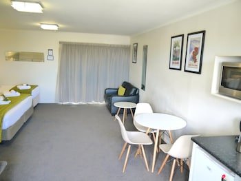 The Terrace,Franz Josef>>Fox Glacier,4 star
