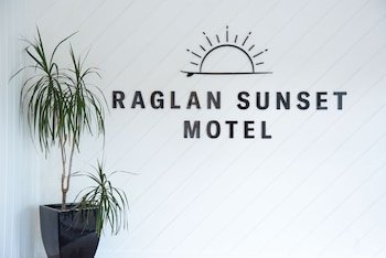 raglan sunset motel