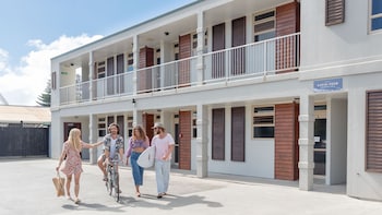raglan sunset motel