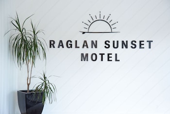 raglan sunset motel