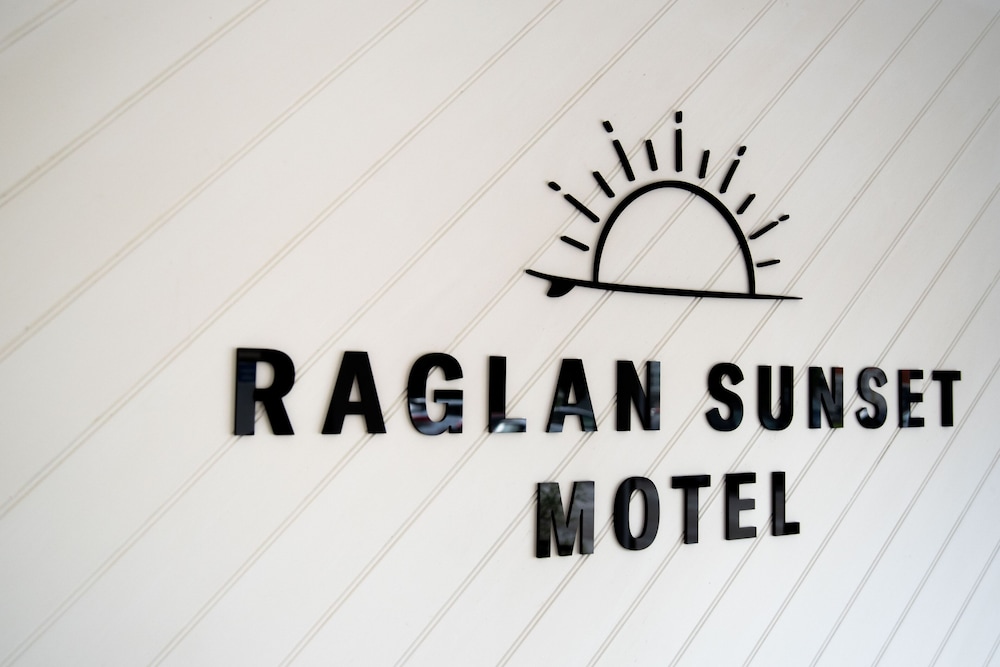 raglan sunset motel