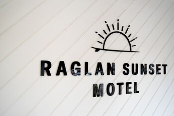 raglan sunset motel