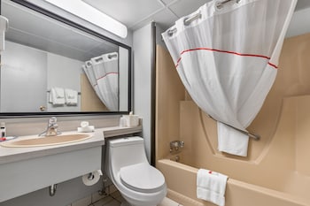 emerald hotel and suites