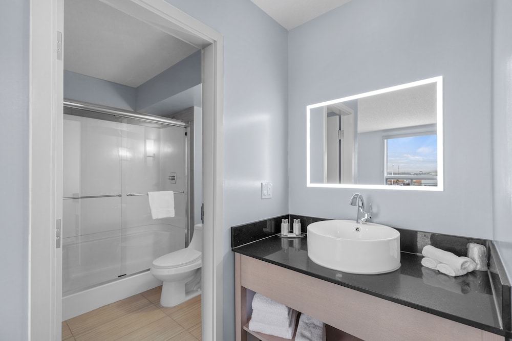 emerald hotel and suites