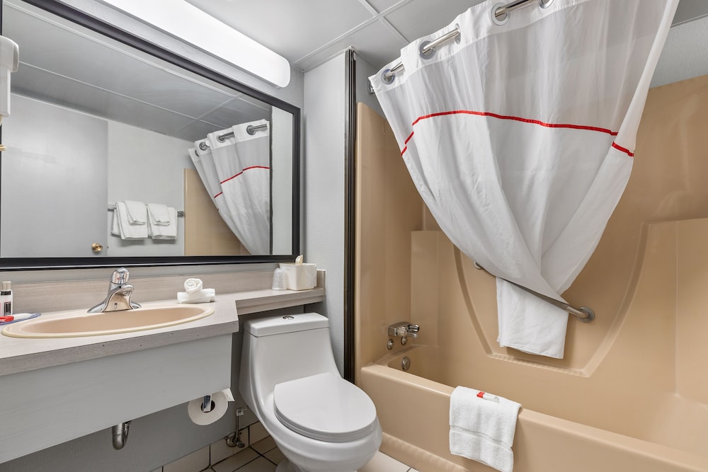 emerald hotel and suites