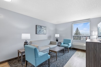 emerald hotel and suites