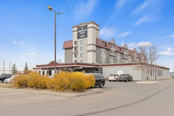 emerald hotel and suites