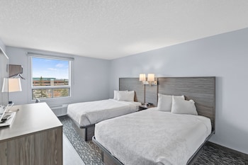 emerald hotel and suites