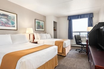 emerald hotel and suites