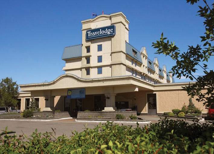 emerald hotel and suites