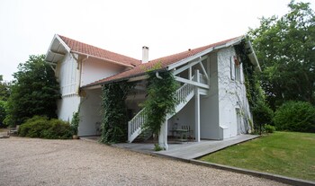 Chateau Du Clair De Lune,Biarritz>>Bassussarry,4 star