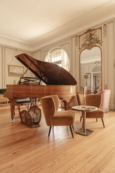 Chateau Du Clair De Lune,Biarritz>>Bassussarry,4 star