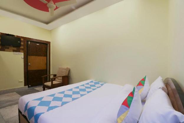 oyo home 78050 cozy studio collage square hotel maya international
