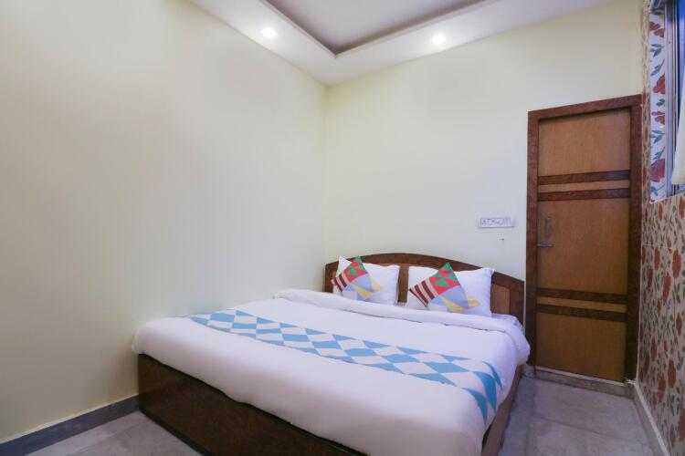 oyo home 78050 cozy studio collage square hotel maya international