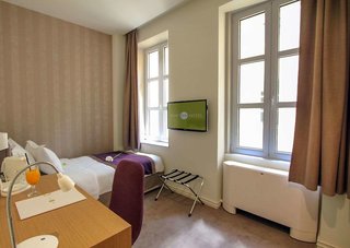 jump inn hotel belgrade