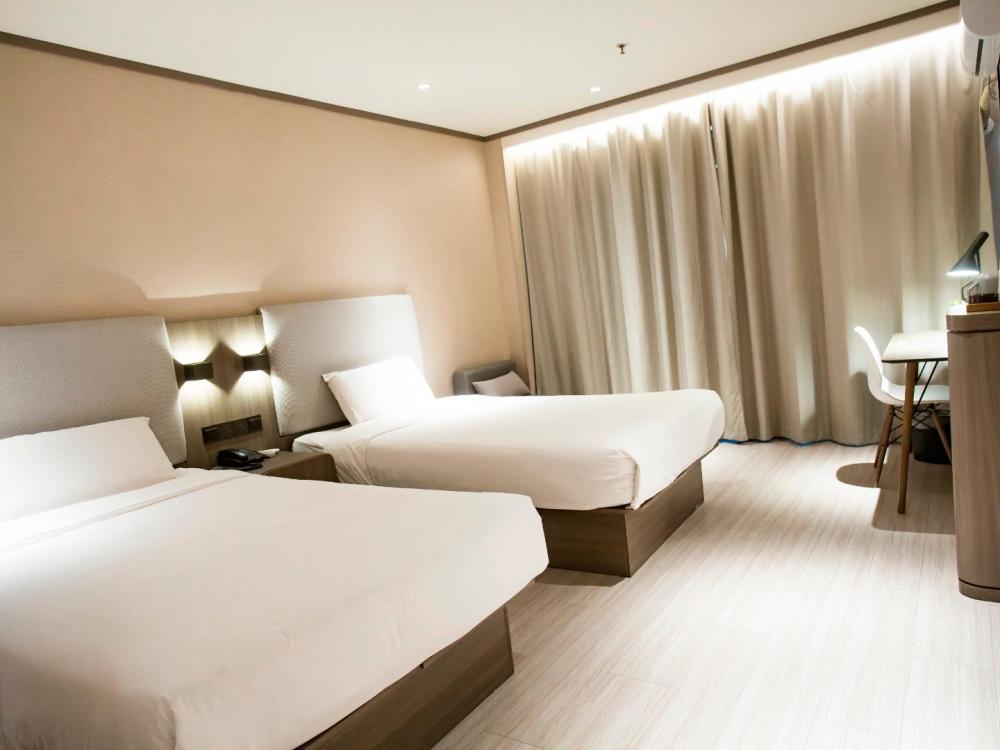 hanting hotel jiujiang xunyang road pedestrian str