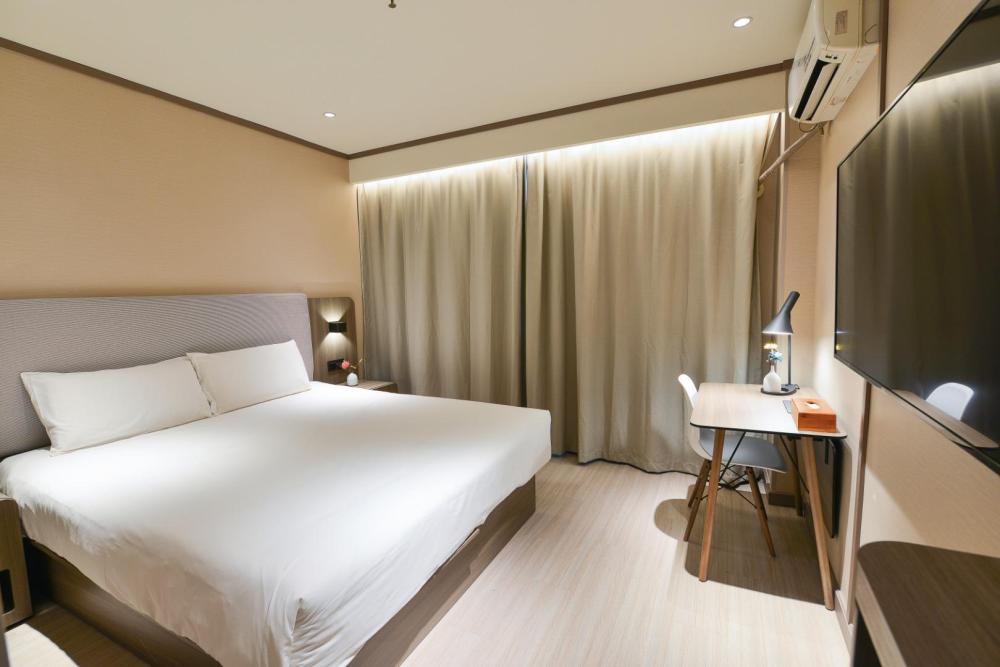 hanting hotel jiujiang xunyang road pedestrian str