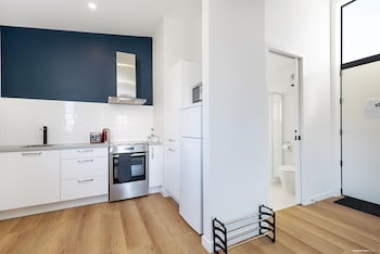 Modern One Bedroom Apartment With Lake View,,0 star
