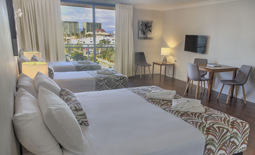 cairns plaza hotel