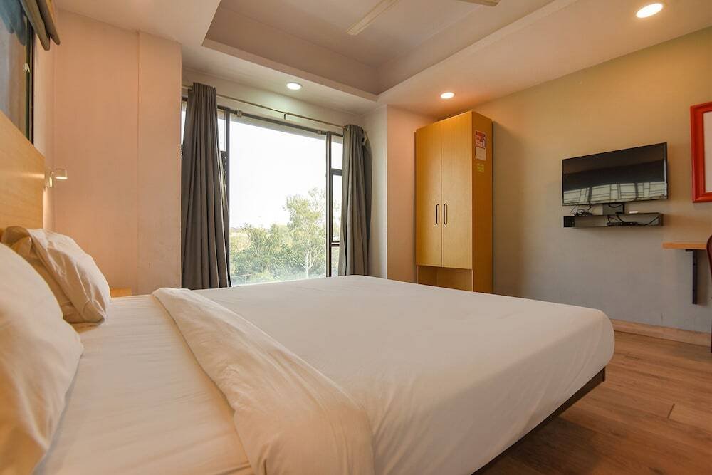 oyo townhouse 152 hotel suncitel airport