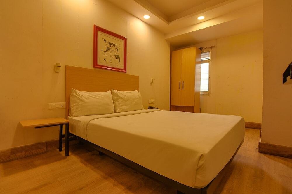 oyo townhouse 152 hotel suncitel airport