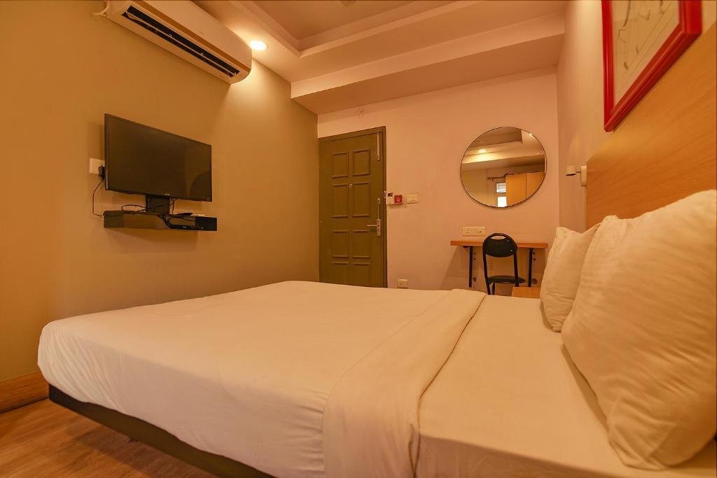 oyo townhouse 152 hotel suncitel airport