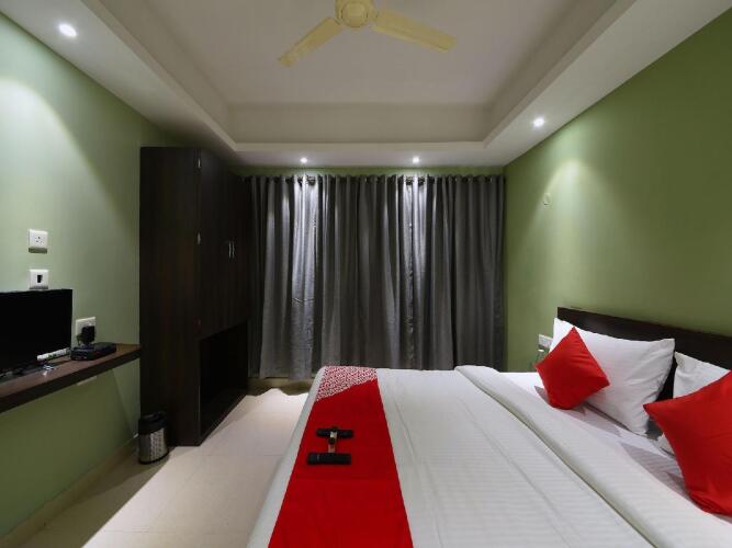 oyo townhouse 152 hotel suncitel airport