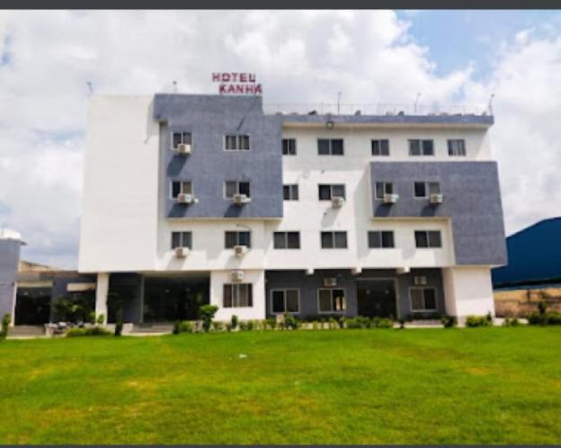 kanha hotel and resort