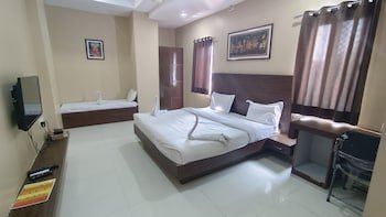kanha hotel and resort