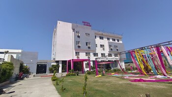 kanha hotel and resort