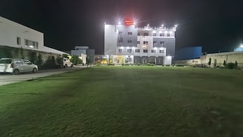 kanha hotel and resort