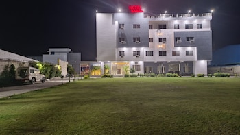 kanha hotel and resort
