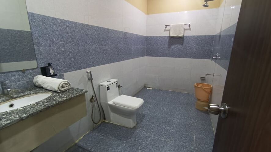 kanha hotel and resort