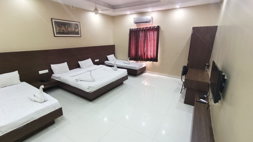 kanha hotel and resort