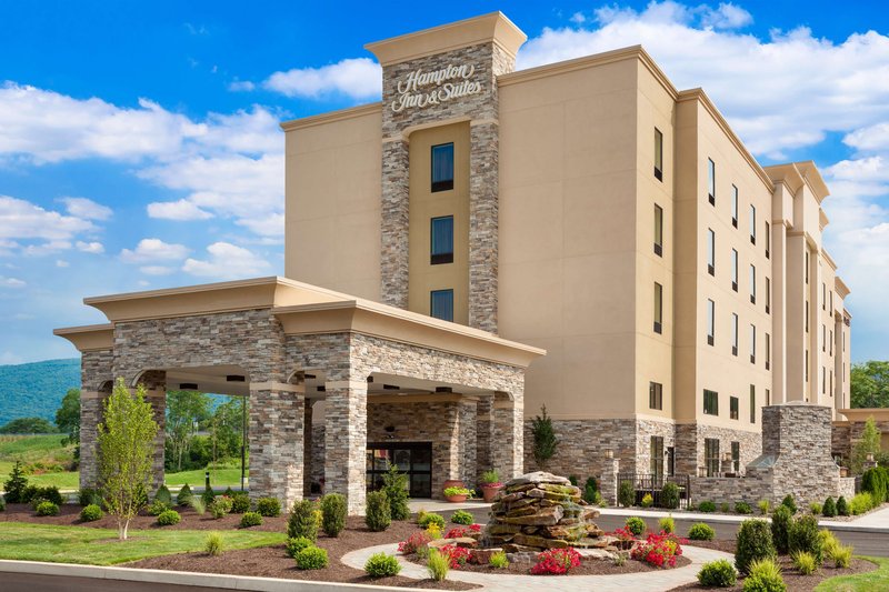 Hampton Inn & Suites Williamsport-Faxon Exit