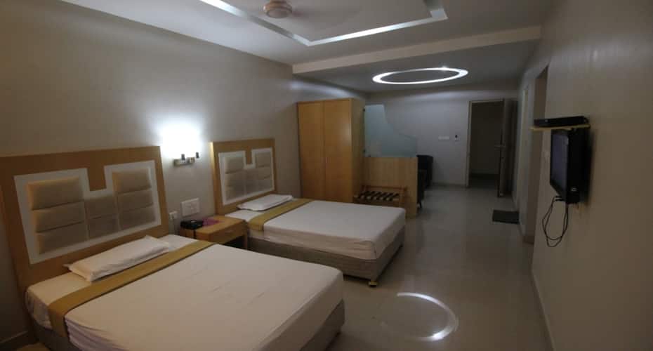 Hotel Davis Let,Diary Circle>>Bengaluru,2 star