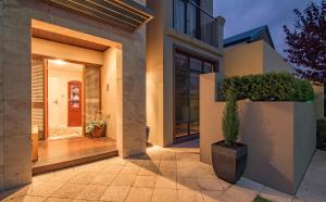 the beach house at bayside