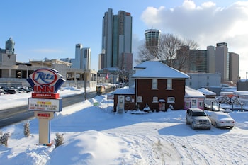 ritz inn niagara