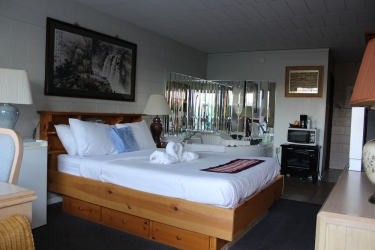 ritz inn niagara