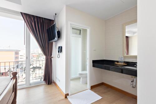standard double bed sdb royale 8 ville