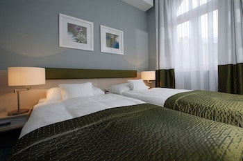 atrium fashion hotel