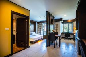 ratana apart hotel at chalong