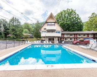 Econo Lodge Inn & Suites On The River,Gatlinburg - Pigeon Forge>>Gatlinburg,2 star