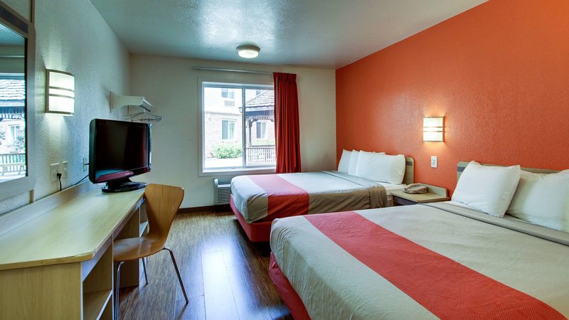 motel 6 altoona ia des moines east