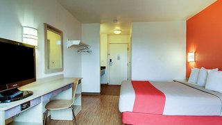 motel 6 altoona ia des moines east
