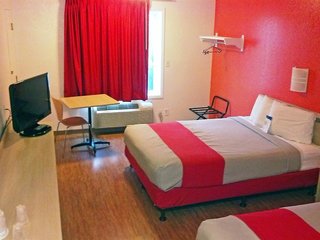 motel 6 altoona ia des moines east