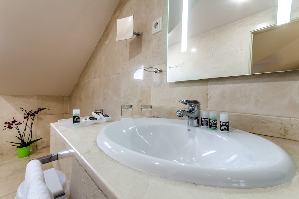 hotel exe suites 33