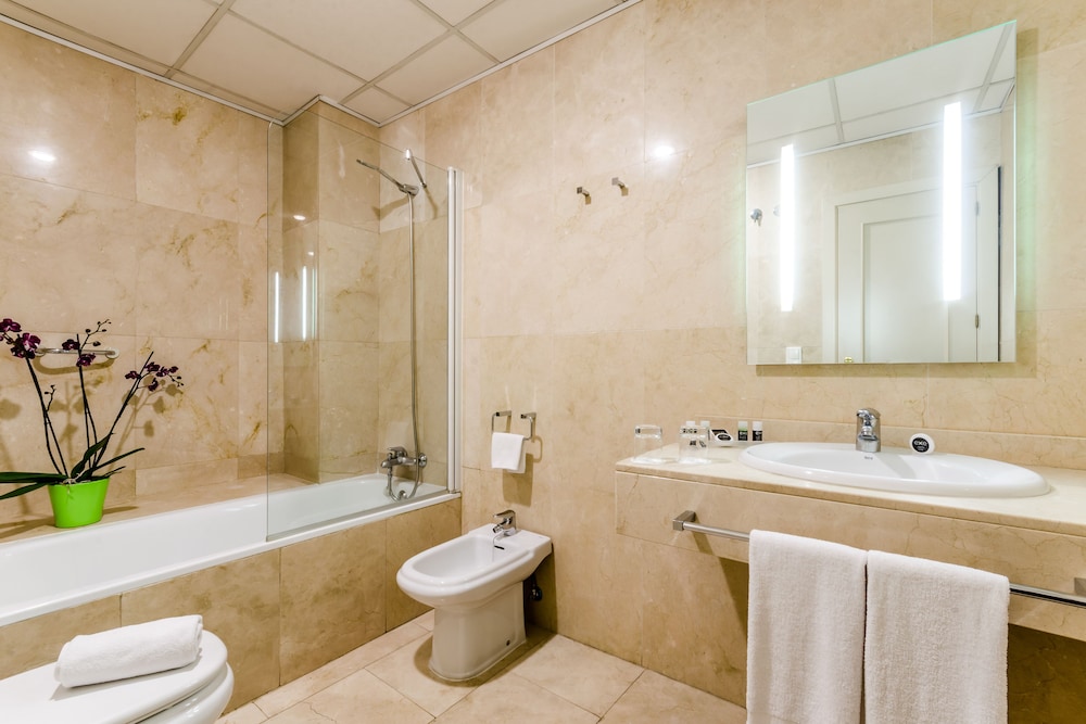 hotel exe suites 33