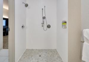 holiday inn express hotel and suites cleburne by ihg