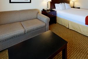 holiday inn express hotel and suites cleburne by ihg